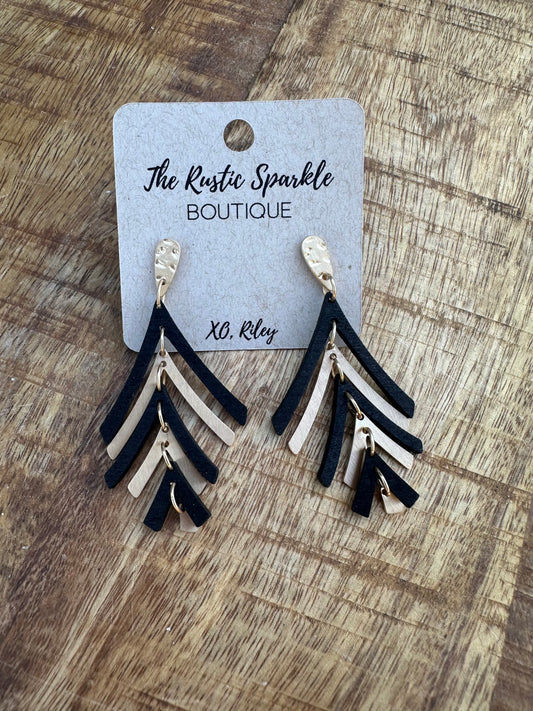 GOLD TONE AND WOOD CUT EARRINGS