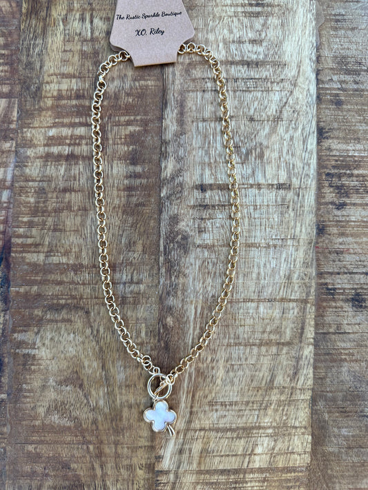 GOLD CHAIN CLOVER NECKLACE