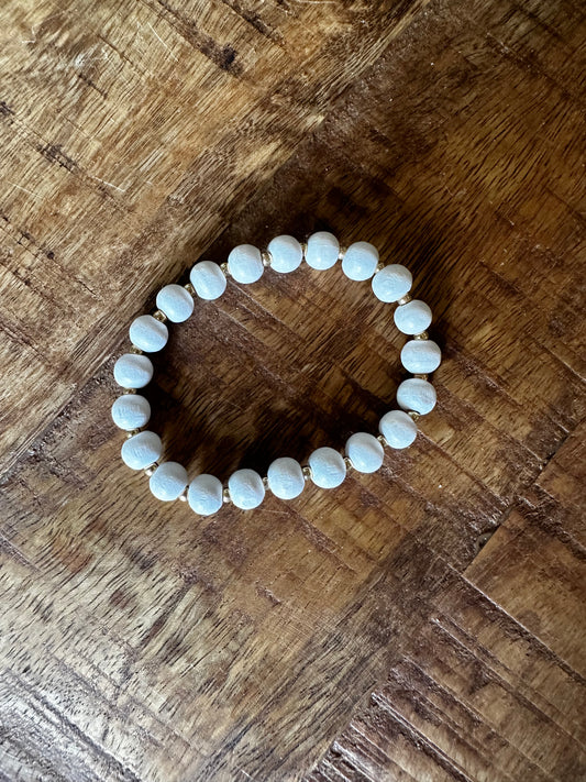 WHITE AND GOLD BEADED BRACELET